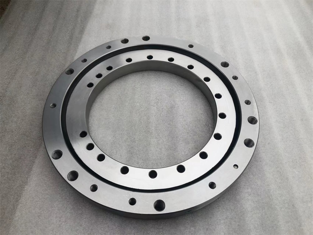 Slewing Bearings vs Cross Roller Bearings: Choosing the Right Bearing for Modern Machinery